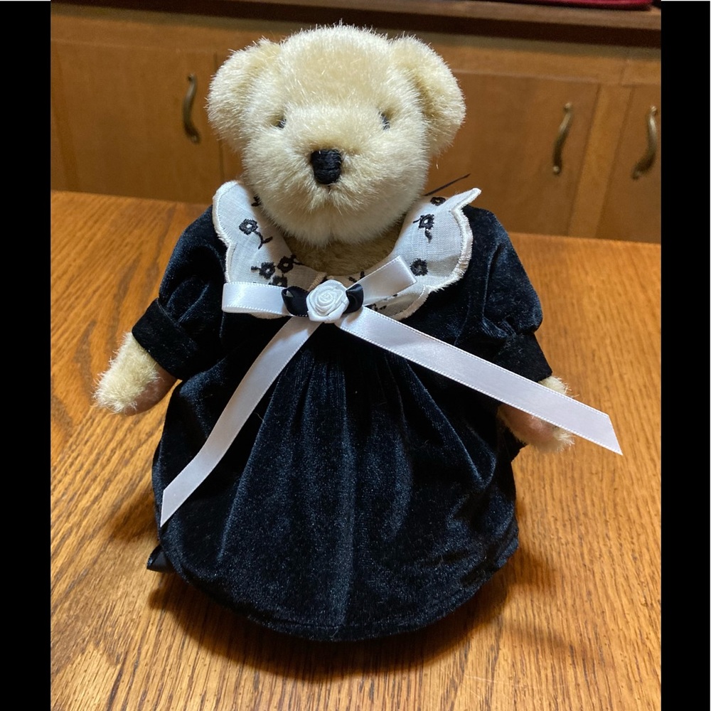 Buffy VanderBear 1982 Series